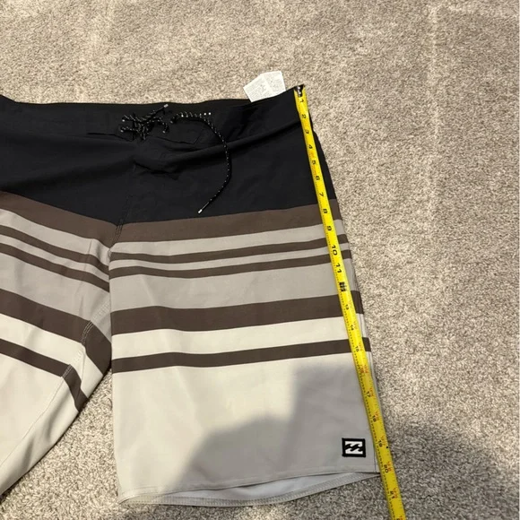 NWOT - Billabong Size 36 - Striped Navy and Gray Shorts - Picture 3 of 4